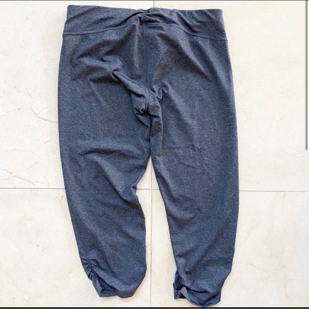 Bundle of 2 Calvin Klein Capri Crop Leggings Medium - Picture 2 of 14
